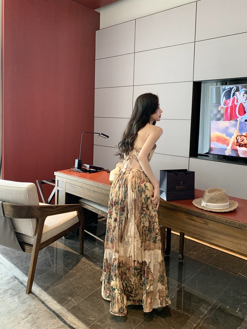 V-neck niche suspender dress 35