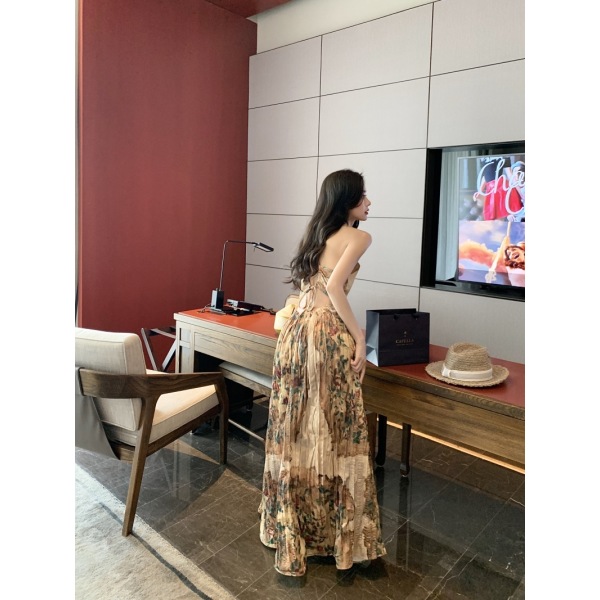 V-neck niche suspender dress 35