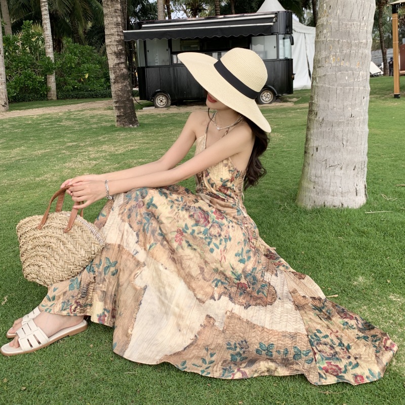 V-neck niche suspender dress 35